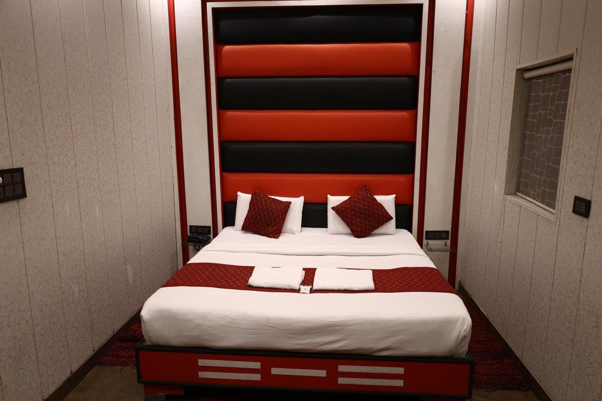 Hotel Pardesi Haridwar Bagian luar foto