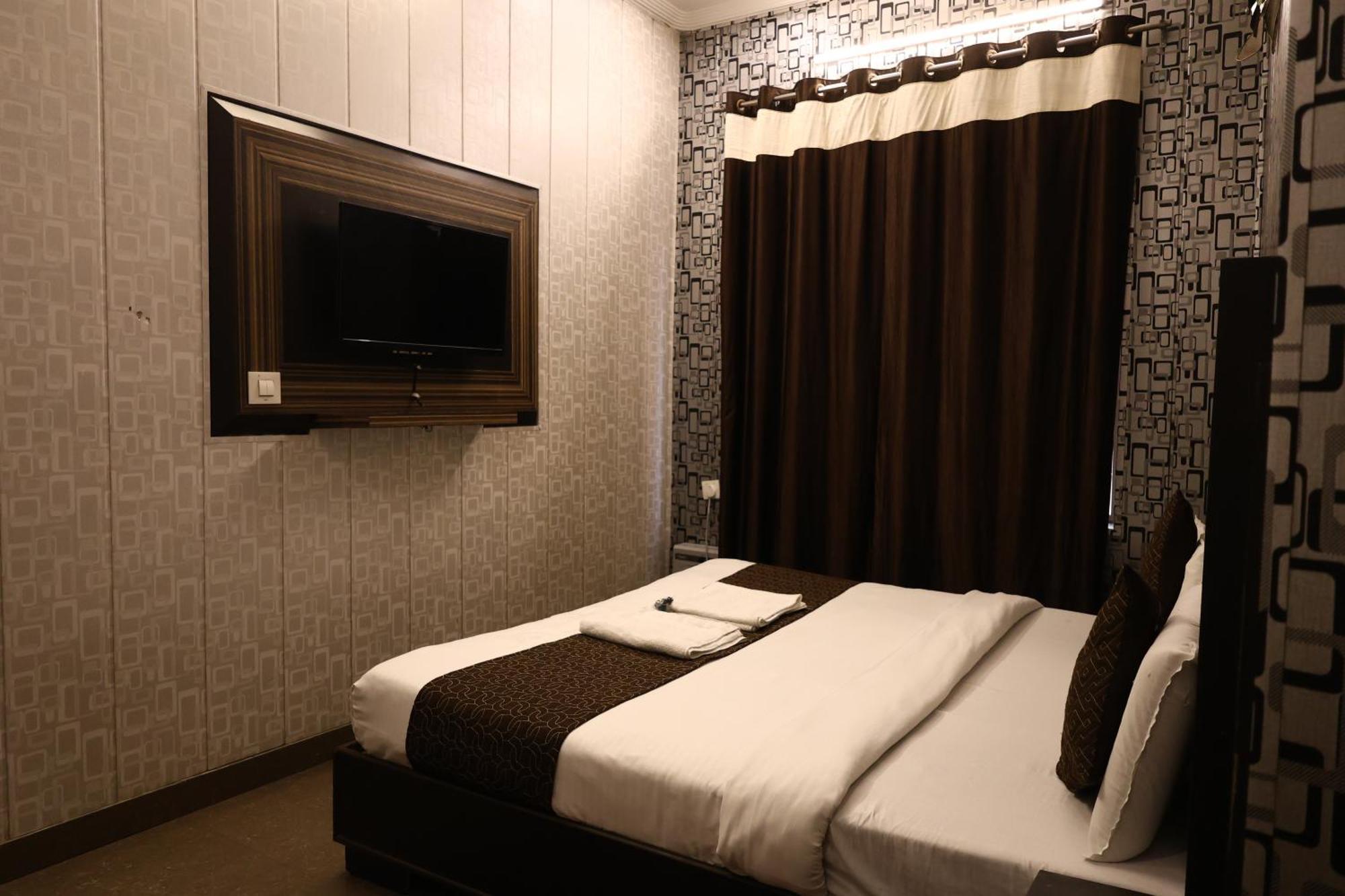 Hotel Pardesi Haridwar Bagian luar foto