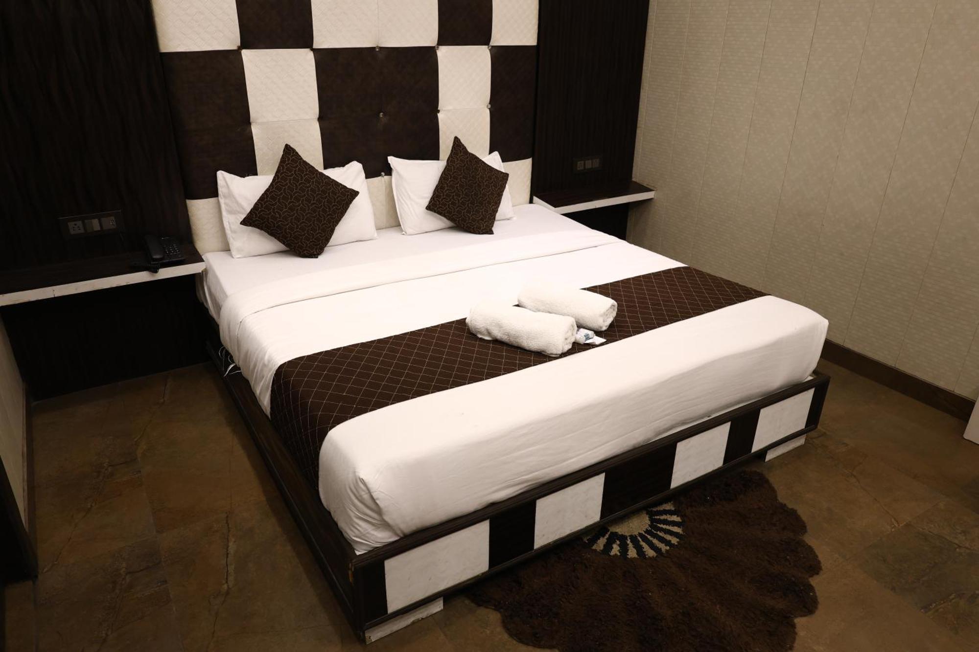 Hotel Pardesi Haridwar Bagian luar foto