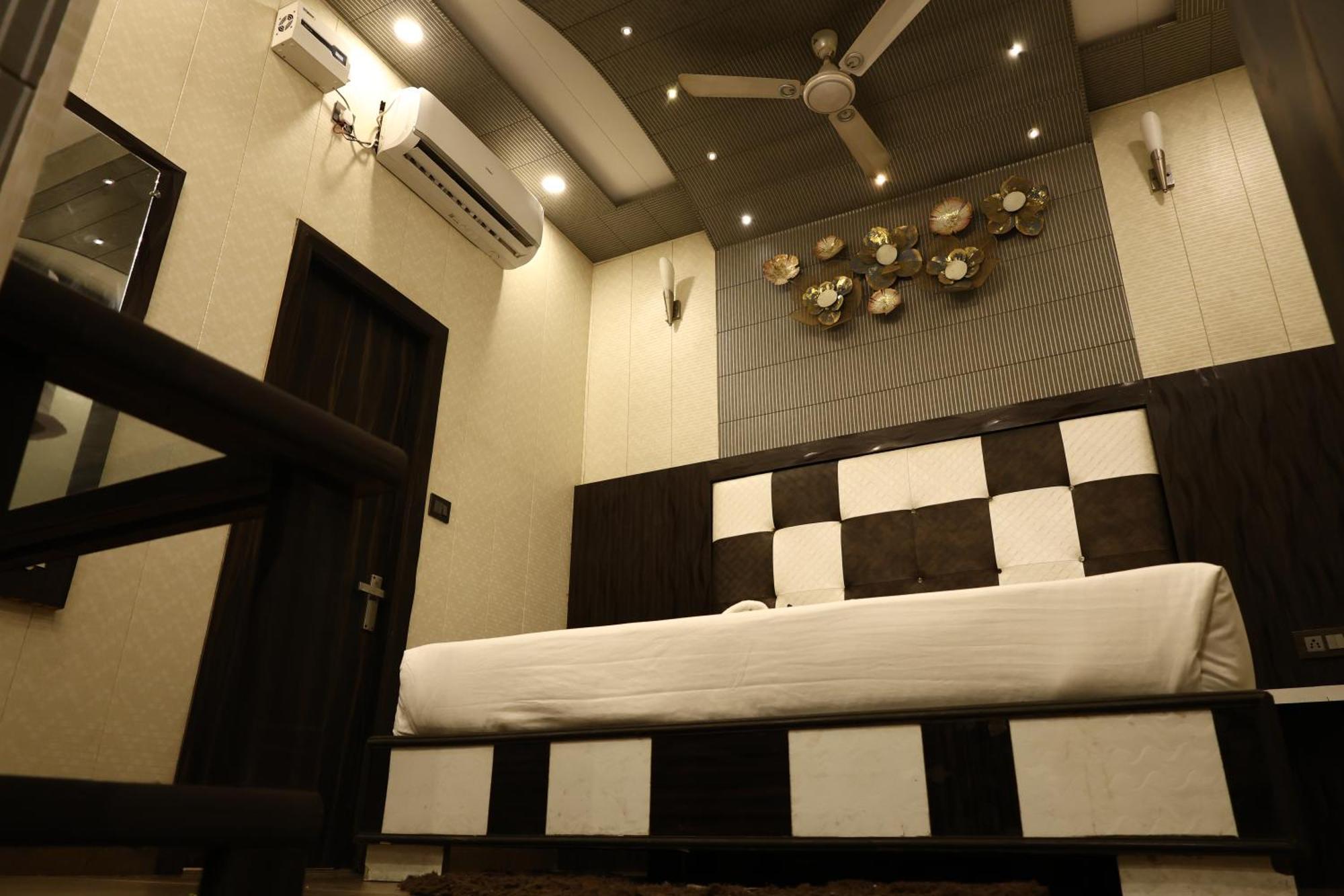 Hotel Pardesi Haridwar Bagian luar foto