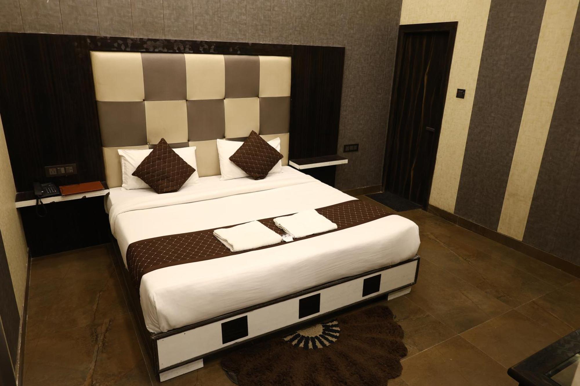 Hotel Pardesi Haridwar Bagian luar foto