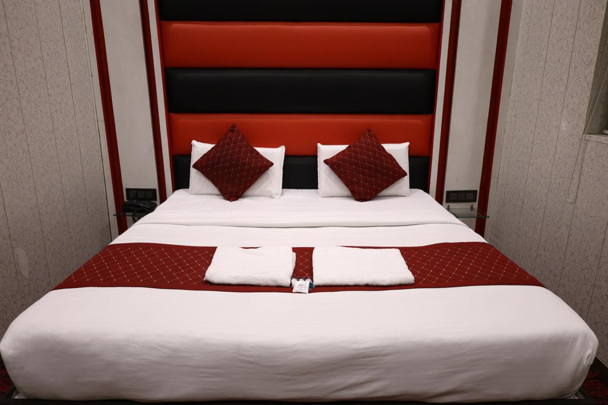 Hotel Pardesi Haridwar Bagian luar foto