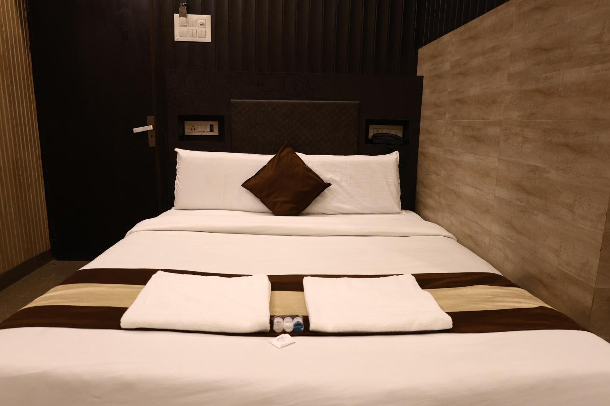 Hotel Pardesi Haridwar Bagian luar foto