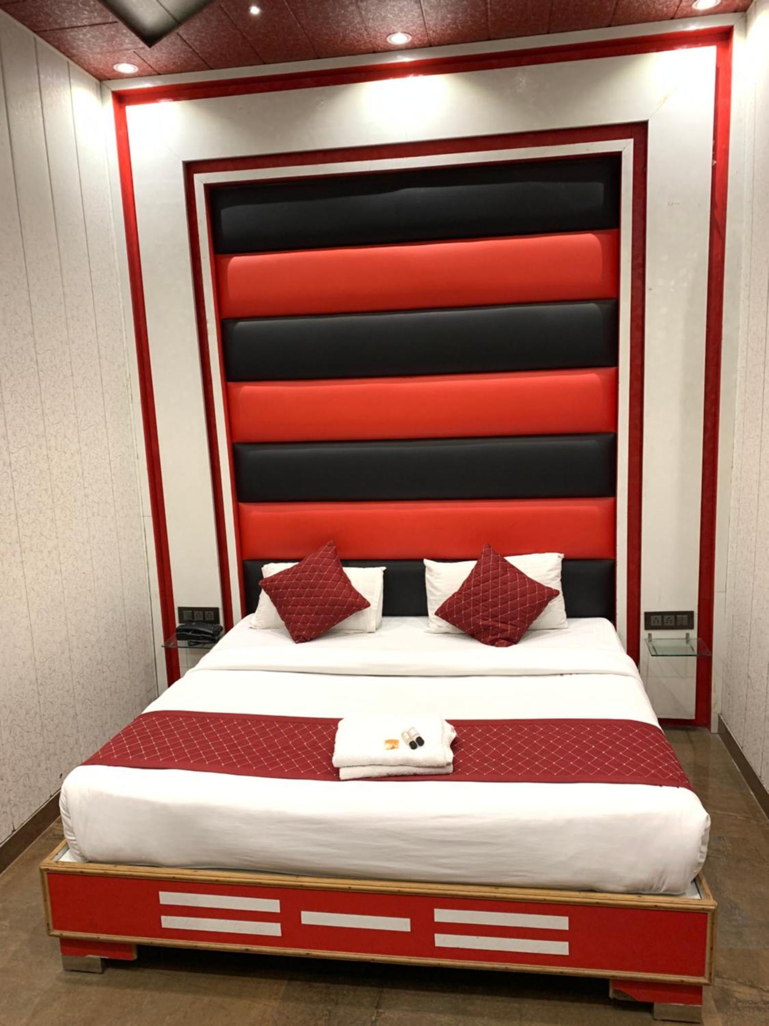 Hotel Pardesi Haridwar Bagian luar foto