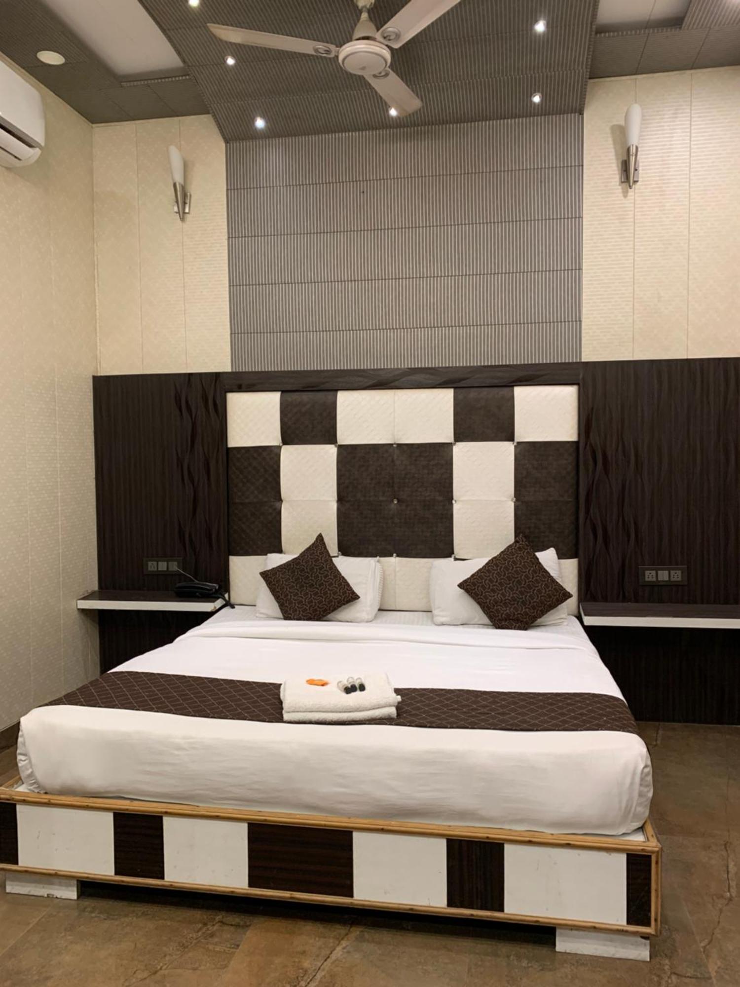 Hotel Pardesi Haridwar Bagian luar foto