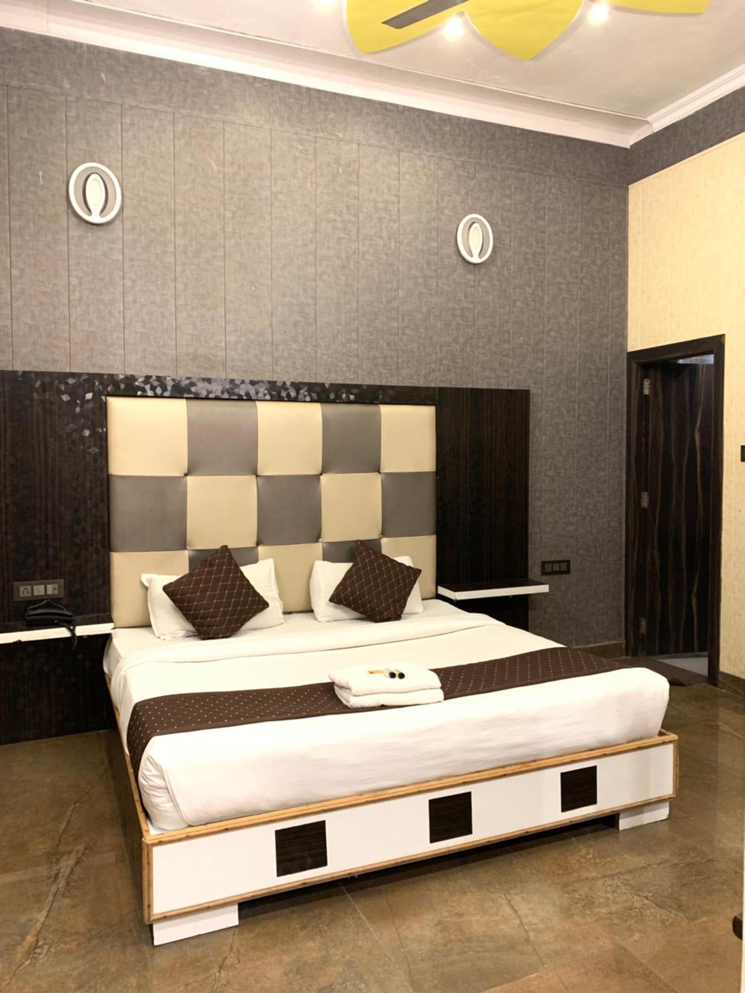 Hotel Pardesi Haridwar Bagian luar foto